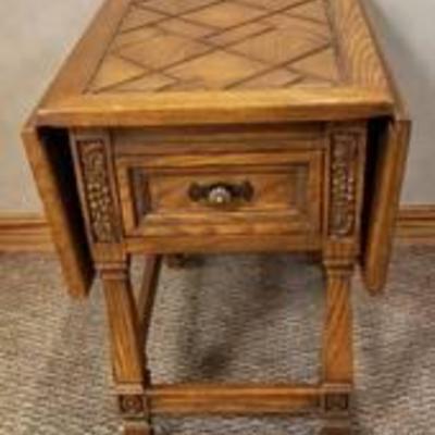 Romweber Viking Oak Furniture ~ Twin Drop Side Accent Table wDrawer ~ Carved Oak Trim ~ 16 in. x 20 in. x 22 in. (32 in. x 20 in. Up)
