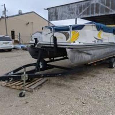 Suncrusier By Lowe SS220 22ft Pontoon With Trailer And Motor