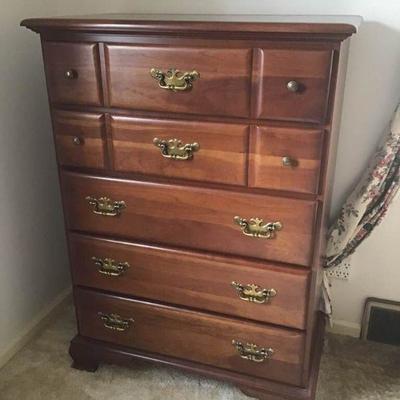 Solid Hardwood 5 - Drawer Chest