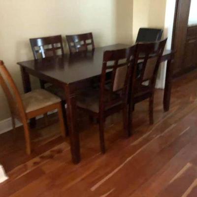 PA015 Dinning Table with 4 Matching Chairs $250 .
We will not hold unless Paid for
Venmo @Rafael-Monzon-1
PayPal:...