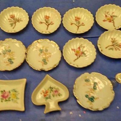 https://www.ebay.com/itm/114163272158 BOX070V: COLLECTION OF 11 SMALL VINTAGE COLLECTABLE DISHS $10.00