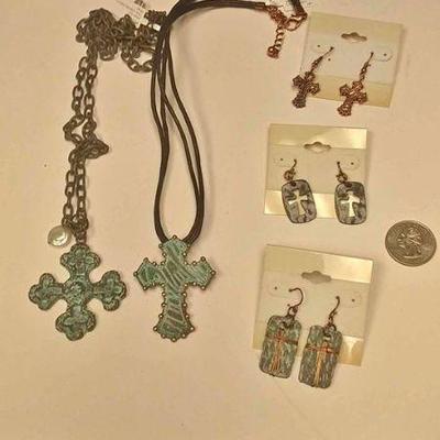 https://www.ebay.com/itm/114173864939 BOX074AG COSTUME JEWELRY CHRISTIAN  COPPER CROSS NECKLACE & EARRING LOT $20