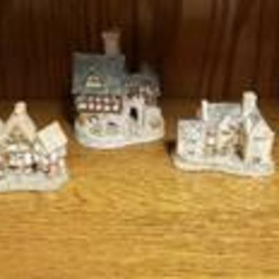 Collection of Village Homes by David Winter (Resin) ~ 7 total ~ some have nicks on Roofs