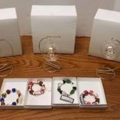 Collection of New Gifts from Von Maur ~ 3 Christmas Ornaments and 4 Holiday Glass Bead Bracelets ~ NIB