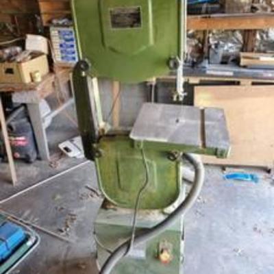 Central Machinery Model 32208 4 Speed 14 inch Wood Cutting Band Saw