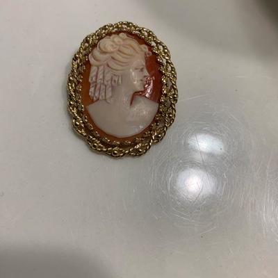 14kt gold cameo