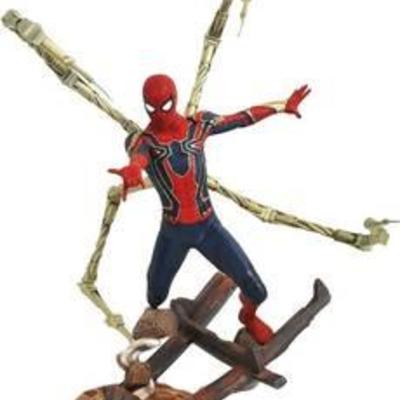 DIAMOND SELECT TOYS Marvel Premier Collection Avengers Infinity War Spider-Man Resin Statue
