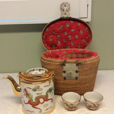 MVF087 Vintage Porcelain Dragon Teapot & Cups Set in Basket