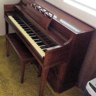 MVF011 Kawai Piano 
