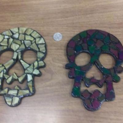 https://www.ebay.com/itm/114154804877 RAFE00005 FOLK ART SKULL $20.00 BY ARTIST KELLY ISRAEL. MADE BY HAND NO TWO PIECES ARE EXACTLY...