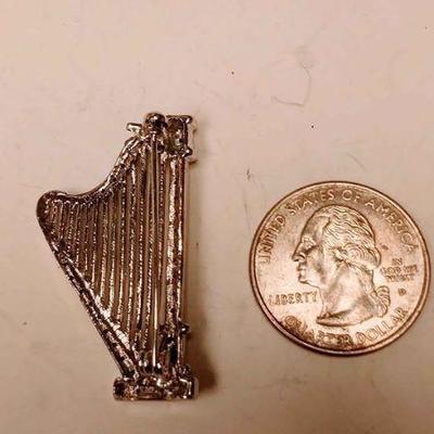 https://www.ebay.com/itm/124141883279 BOX074N COSTUME JEWELRY HARP PIN $5.00