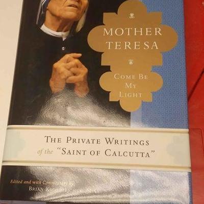 https://www.ebay.com/itm/114158182664 BOX 15:  MOTHER TERESA AUTOBIOGRAPHY COME BE MY LIGHT FIRST EDITION HARD COVER BOOK $5