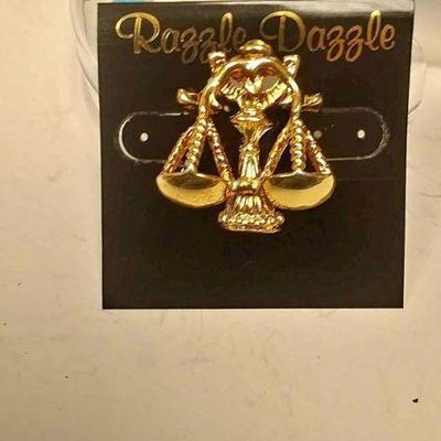 https://www.ebay.com/itm/124141879913 BOX074J COSTUME JEWELRY SCALE OF JUSTICE PIN $5.00