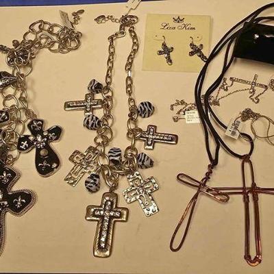 https://www.ebay.com/itm/124141886504 BOX074R COSTUME JEWELRY CHRISTIAN CROSS NECKLACE LOT $20.00 LOT #2