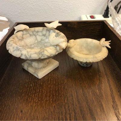 https://www.ebay.com/itm/124131284121 LAN9966: 2 Mini White Marble Bird Baths $20