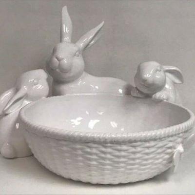 https://www.ebay.com/itm/114163216903 SM3054: WHITE CERAMIC BUNNIES AROUND A BOWL LOCAL PICK UP $25