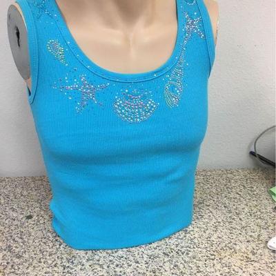 https://www.ebay.com/itm/114171889068 KB0073: Bedazzled Blue Tank Top with Seashell Detailing Small