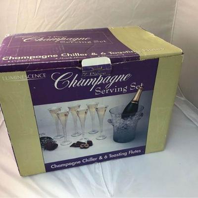 https://www.ebay.com/itm/114160155579 LAN9961: Champagne Serving Set in Box $20