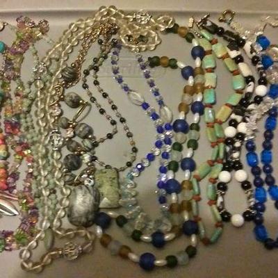 https://www.ebay.com/itm/114182835209 CJ0015 COSTUME JEWELRY STONE & GLASS NECKLACE LOT $20.00 RX BOX 4  CJ0015