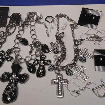 https://www.ebay.com/itm/114171604663 BOX074f COSTUME JEWELRY CHRISTIAN CROSS NECKLACE LOT $20.00 LOT #3