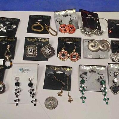 https://www.ebay.com/itm/114173848796 BOX074AC COSTUME JEWELRY LOT OF FIFTEEN PIERCED EARRINGS  $20.00  LOT #7