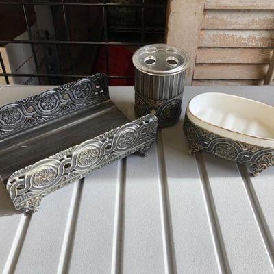 https://www.ebay.com/itm/114154812909 LAN0801: Bathroom set Local Pickup $5