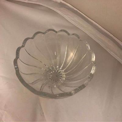 LAN9985 Cystal Bowl Clear Local Pickup $5 Pay online by Venmo: @Rafael-Monzon-1, PayPal Email: Agesagoestatesales@Gmail.com, or Square...