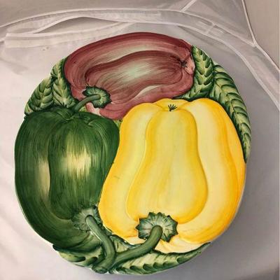 LAN9964: Large Serving Plate with Peppers $5 Pay online by Venmo: @Rafael-Monzon-1, PayPal Email: Agesagoestatesales@Gmail.com, or Square...