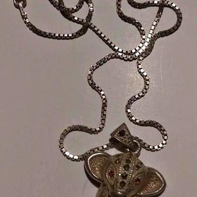 https://www.ebay.com/itm/114189658590	RX4152013 STERLING SILVER $25.00 20 INCH BOX CHAIN & ELEPHANT WEIGHT 12.5  GRAMS WE CAN MAIL THIS...