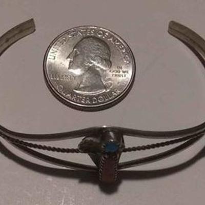 https://www.ebay.com/itm/114189677510	RX4152024 STERLING SILVER BRACELET $30 WEIGHT  7.5 GRAMS WE CAN SHIP THIS ITEM FIRST CLASS FOR...