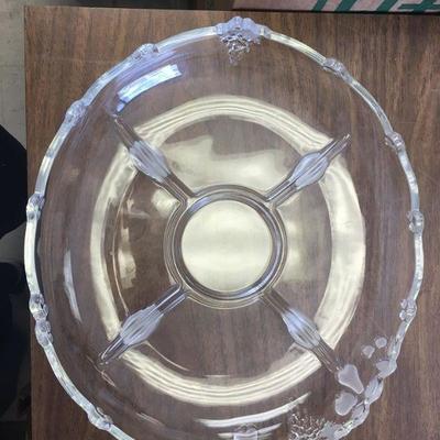 KB0048: Glass Divided Platter with Fruit Detailing $5 Pay online by Venmo: @Rafael-Monzon-1, PayPal Email: Agesagoestatesales@Gmail.com,...