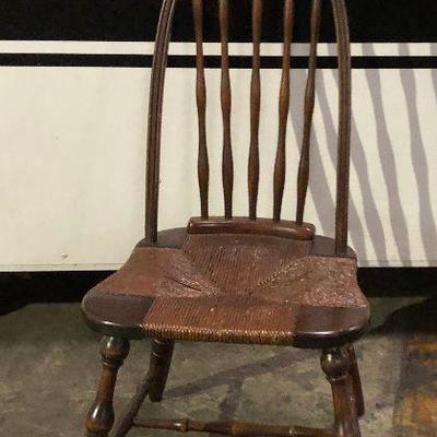 SL3005: Antique Thrash Seat Wood Chair Local Pickup $P ay online by Venmo: @Rafael-Monzon-1, PayPal Email: Agesagoestatesales@Gmail.com,...