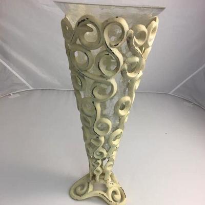 KB0028: Glass Vase with Cream Colored Metal Stand $5 Pay online by Venmo: @Rafael-Monzon-1, PayPal Email: Agesagoestatesales@Gmail.com,...
