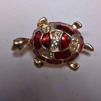 https://www.ebay.com/itm/114171609807	BOX074G: COSTUME JEWELRY RED & GOLD TONED TURTLE PIN $5.00
