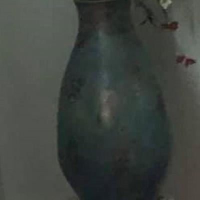 https://www.ebay.com/itm/114186831676	PA030: Large Pottery Vase $45
