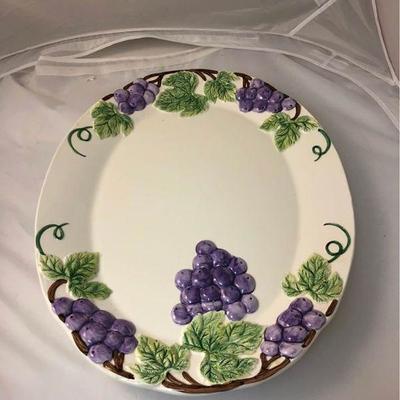 LAN9962: Serving Platter with Grapes  $5 Pay online by Venmo: @Rafael-Monzon-1, PayPal Email: Agesagoestatesales@Gmail.com, or Square...