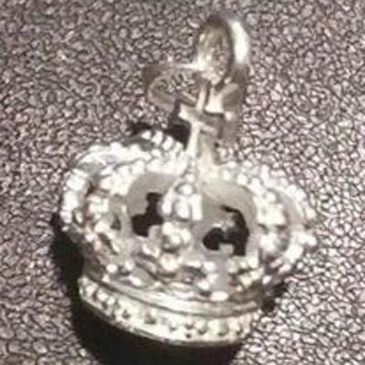 https://www.ebay.com/itm/114189643031	RX4152005 STERLING SILVER KINGS CROWN CHARM WEIGHT GRAMS $10 WE CAN SHIP THIS ITEM FIRST CLASS MAIL...