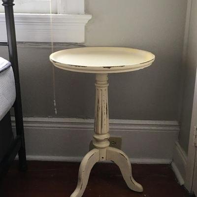 https://www.ebay.com/itm/114183809458	PA011: Wood Pedestal Table Local Pickup 18