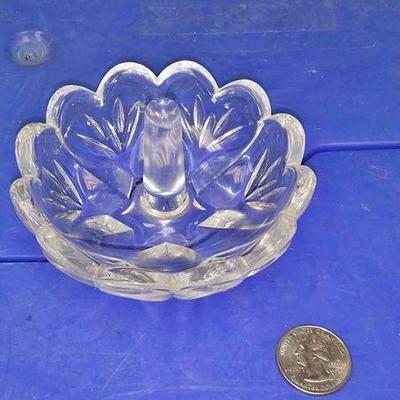 https://www.ebay.com/itm/114167648004	Rxb016 WATERFORD CRYSTAL RING OR CANDY DISH $20.00 4 X 2 1/2 INCHES
