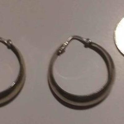https://www.ebay.com/itm/124156091325	RX4152011 STERLING SILVER EARRINGS $20 WEIGHT   8.5 GRAMS WE CAN SHIP THIS ITEM FIRST CLASS FOR...