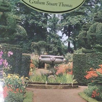 https://www.ebay.com/itm/114190018782	GB4162005 GREAT GARDENS OF BRITAIN HARD COVER BOOK       $10.00 BY GRAHAM STEWART THOMAS  BOX 70...