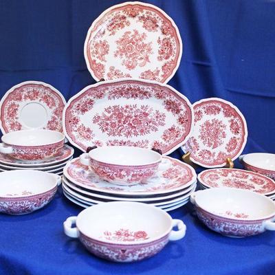Lot 117: Villeroy and Boch Red Fason 24 pieces $95