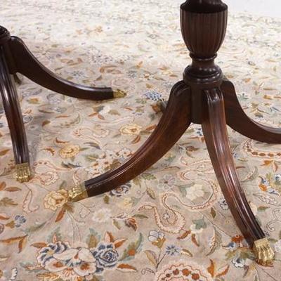 1005	STICKLEY SOLID MAHOGANY DUNCAN PHYFE SYLE BANDED DINING ROOM TABLE WITH 4 LEAVES.
