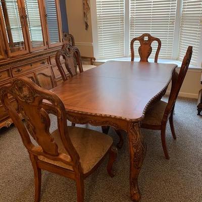 Pretty Dining Room Table (7ft) and 6 Chairs (4 side and 2 captain) Comes with Leaves and Pads $575