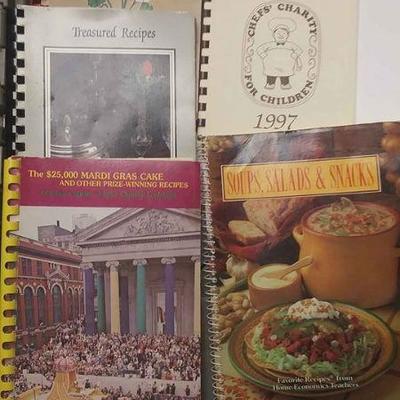 https://www.ebay.com/itm/124158328685	AB0227 LOT OF FIVE VINTAGE COOKBOOKS $20.00 SOUPS, SALADS, SNACKS. 25K MARDI-GRAS CAKE REASURED...