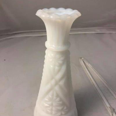 Br9010 Small Milk Glass Vase $5	Pay online by Venmo: @Rafael-Monzon-1, PayPal Email: Agesagoestatesales@Gmail.com, or Square Call for...