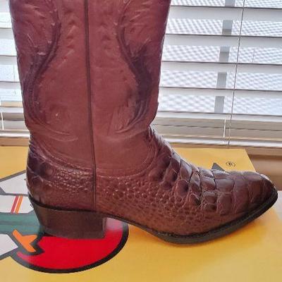 #11 - Vintage Handmade Western Boots by Villa, size 10.5, almost new condition, very little wear on soles, cayman crocodile leather...