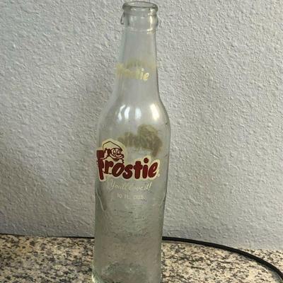 https://www.ebay.com/itm/124167270546	LAN9922: Vintage Frostie Root Beer Bottle Canden, NJ
