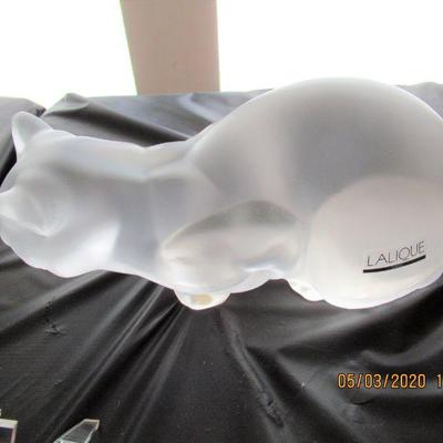 $400.00  LALIQUE CROUCHING CAT  9.5 INCHES