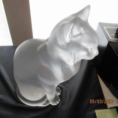 $400.00 LALIQUE CAT,  8 INCHES WITH BOX